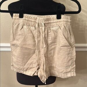 Women's Tan Casual Paper Bag  Shorts NWOT Size XS beachy, summer